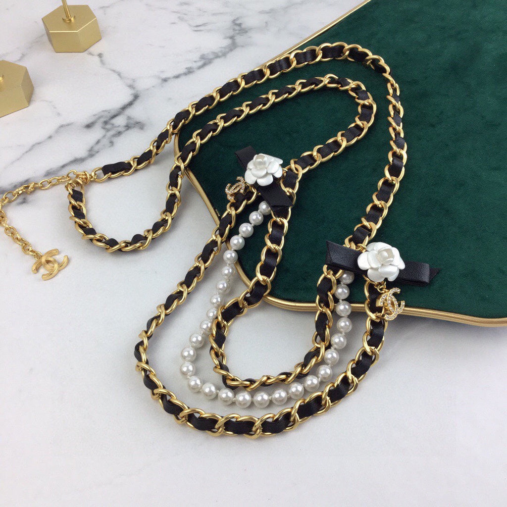 CHANEL 25S CHAIN BELT IN WHITE PEARL AND BLACK CALFSKIN 614403