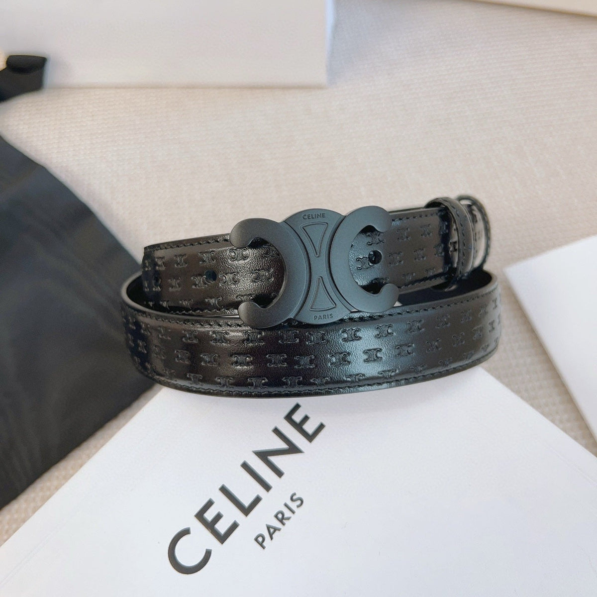 CELINE 25S BELT TRIOMPHE 25MM IN BLACK CALFSKIN DEBOSSED LOGO 563330