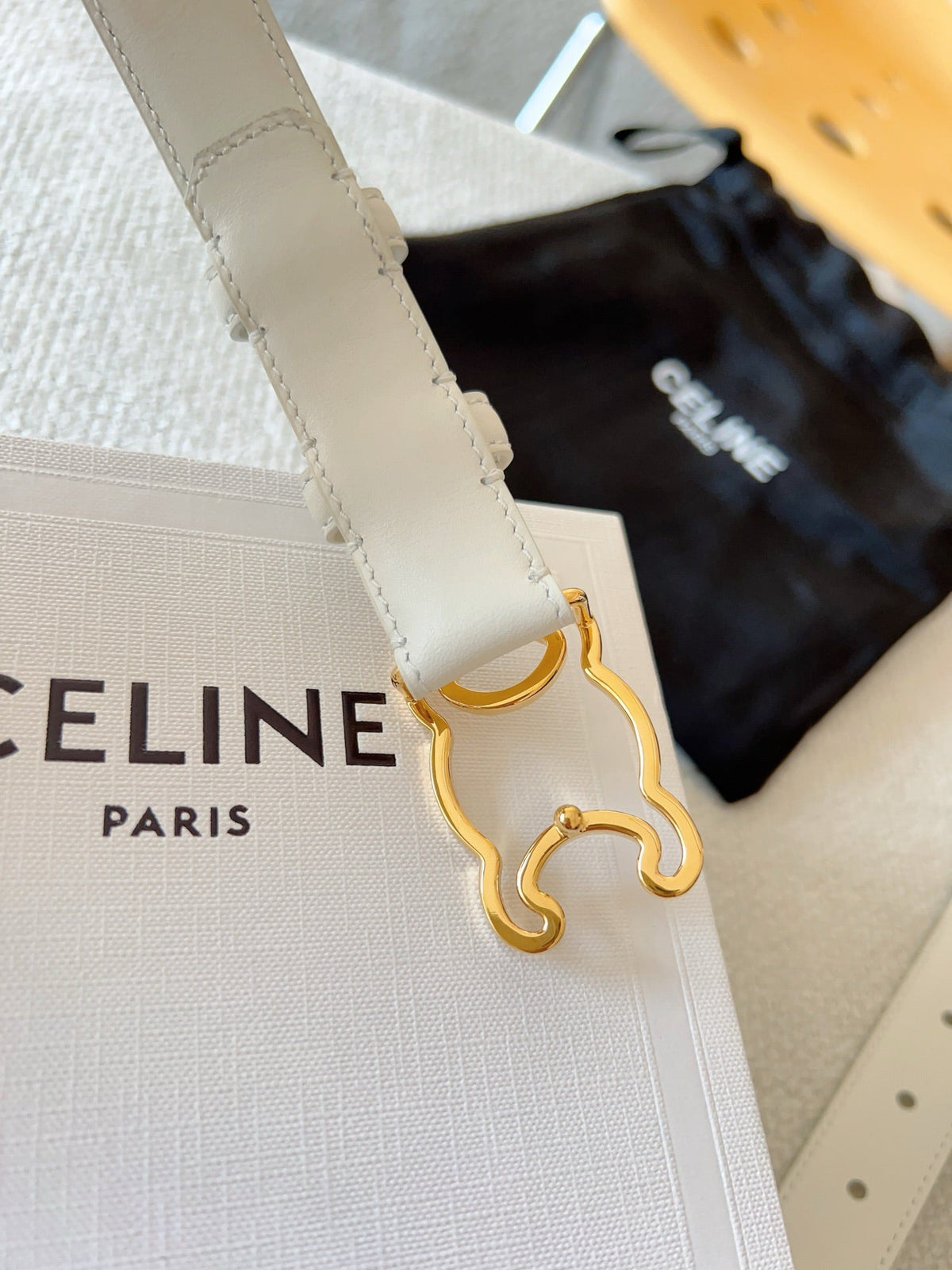 CELINE 25S TRIOMPHE BELT 25MM IN WHITE CALFSKIN GOLD HARDWARE 585788